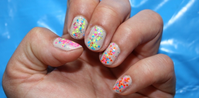 inspired-by-fashion-neon-glitter-mani-left